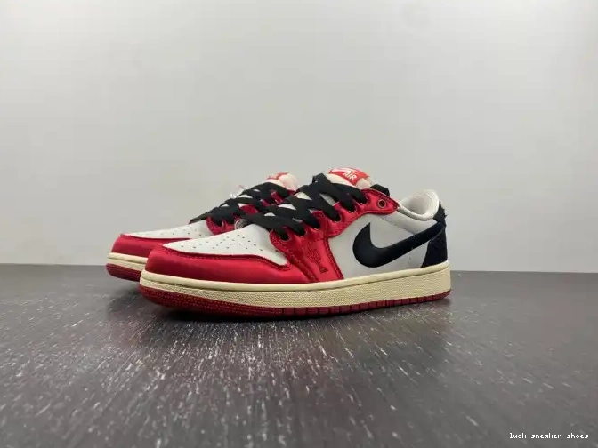 LUCY FN0432-017 Trophy OG Home Air Room Jordan 1 x Low 0418